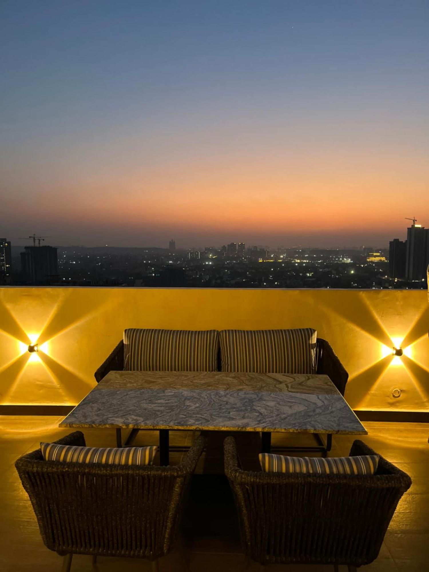 Rhythm Gurugram Hotel & Suites, Sohna Road Gurgaon Extérieur photo