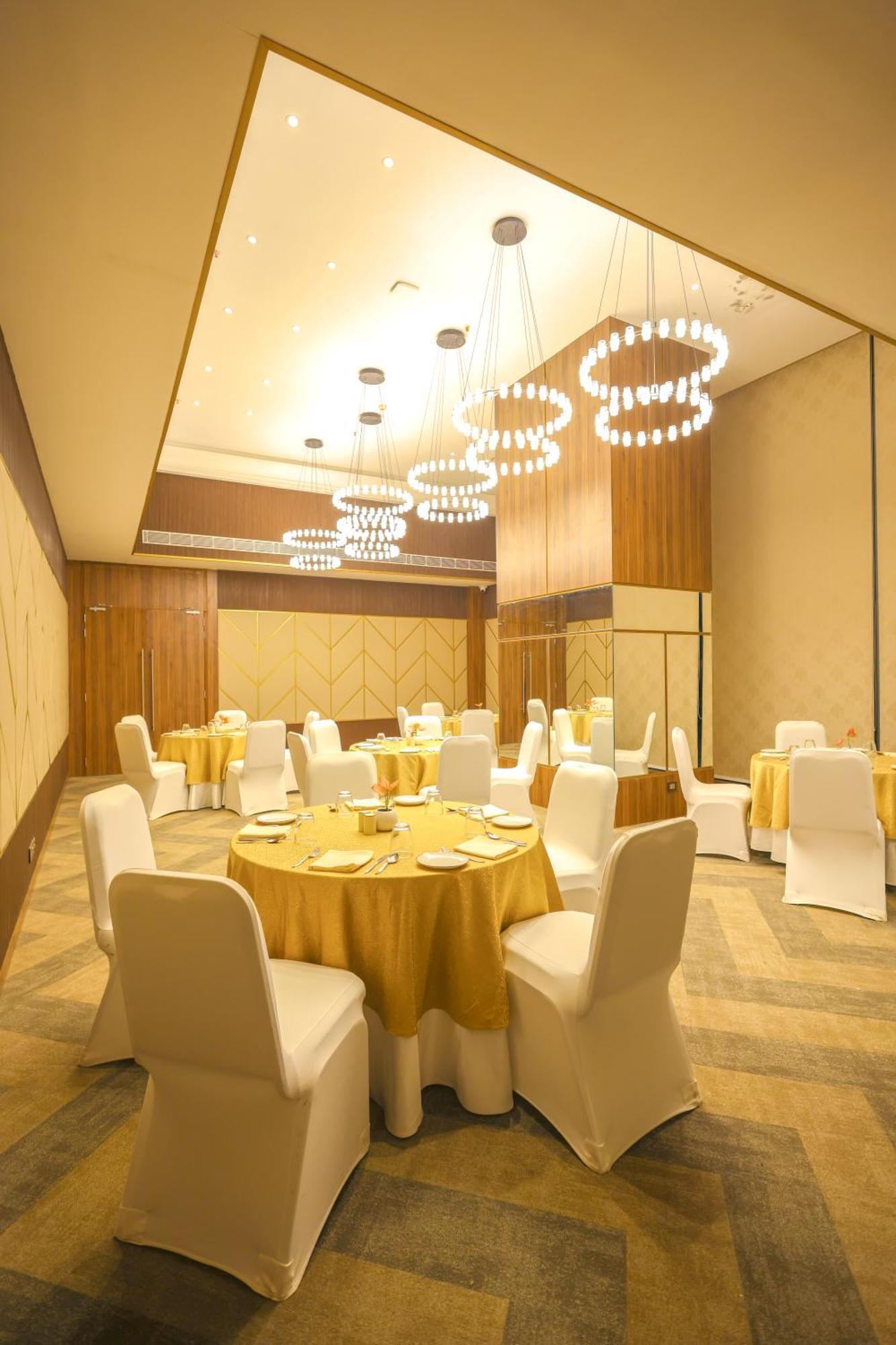 Rhythm Gurugram Hotel & Suites, Sohna Road Gurgaon Extérieur photo
