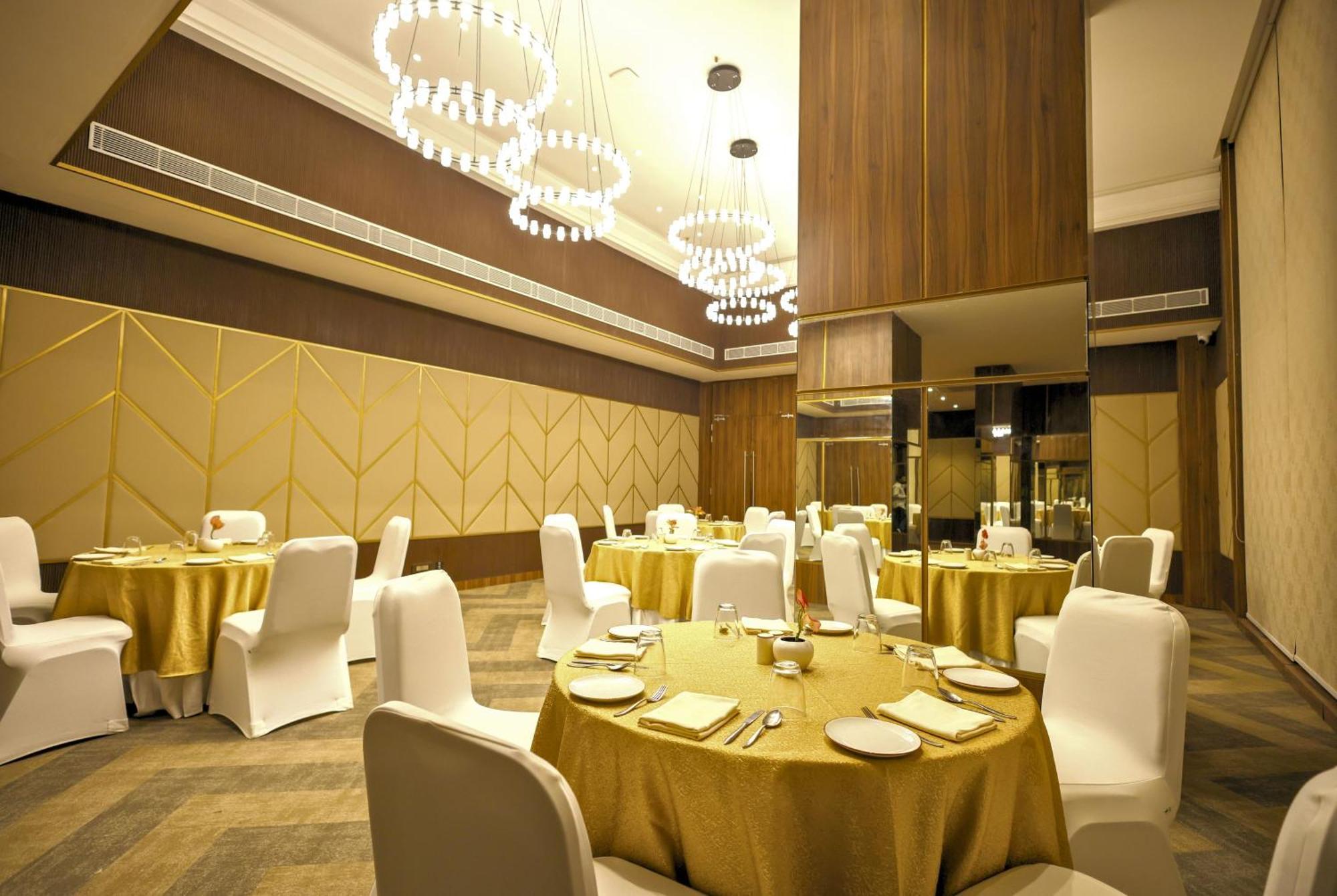 Rhythm Gurugram Hotel & Suites, Sohna Road Gurgaon Extérieur photo