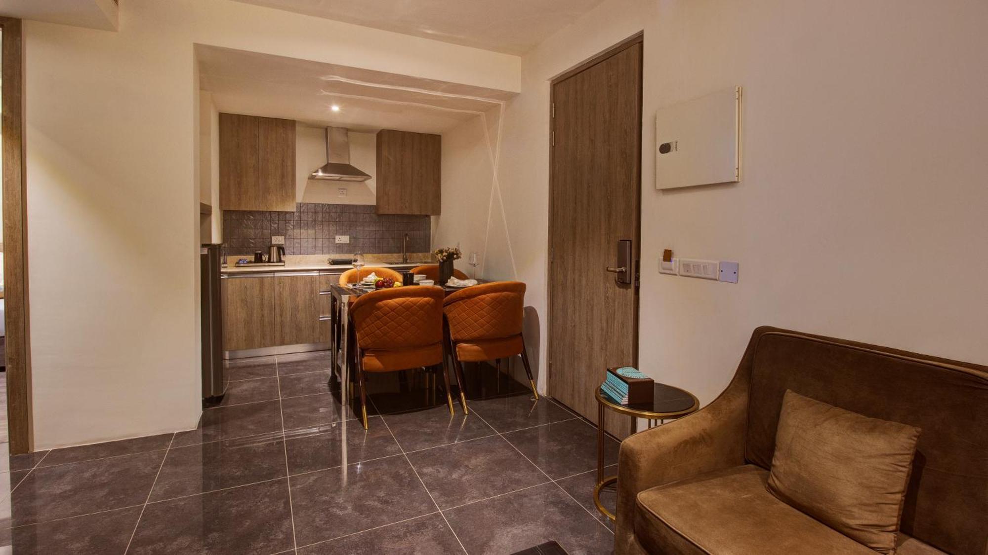 Rhythm Gurugram Hotel & Suites, Sohna Road Gurgaon Extérieur photo