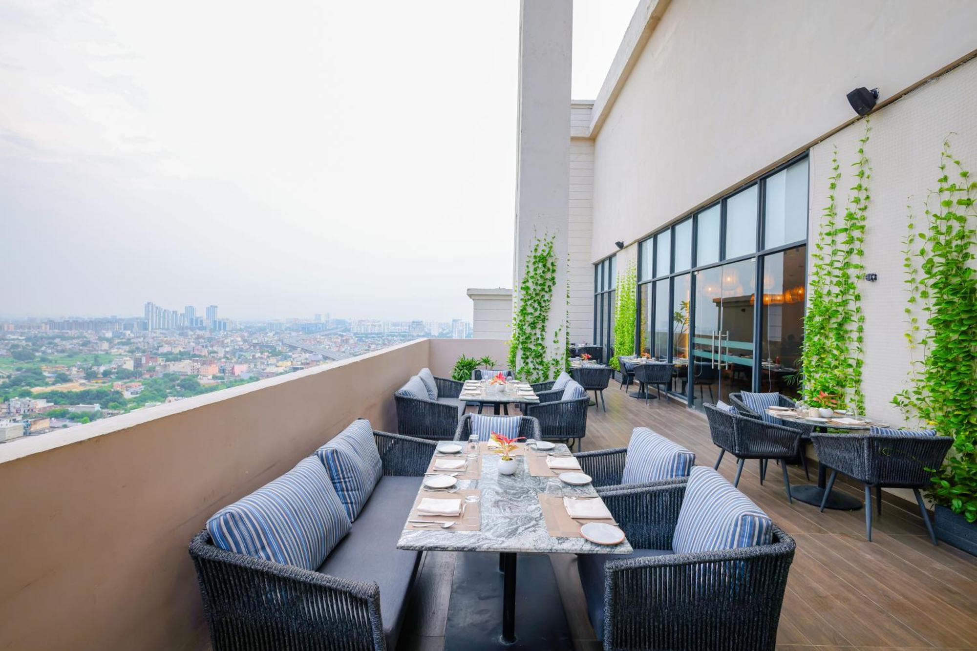 Rhythm Gurugram Hotel & Suites, Sohna Road Gurgaon Extérieur photo