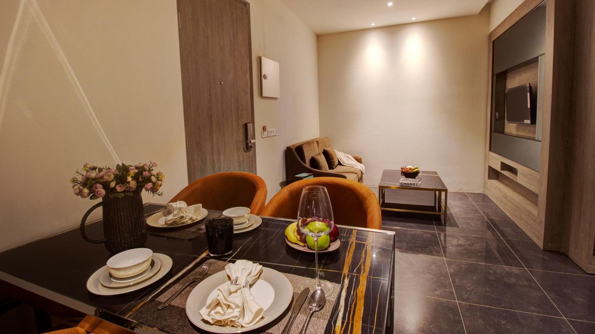 Rhythm Gurugram Hotel & Suites, Sohna Road Gurgaon Extérieur photo