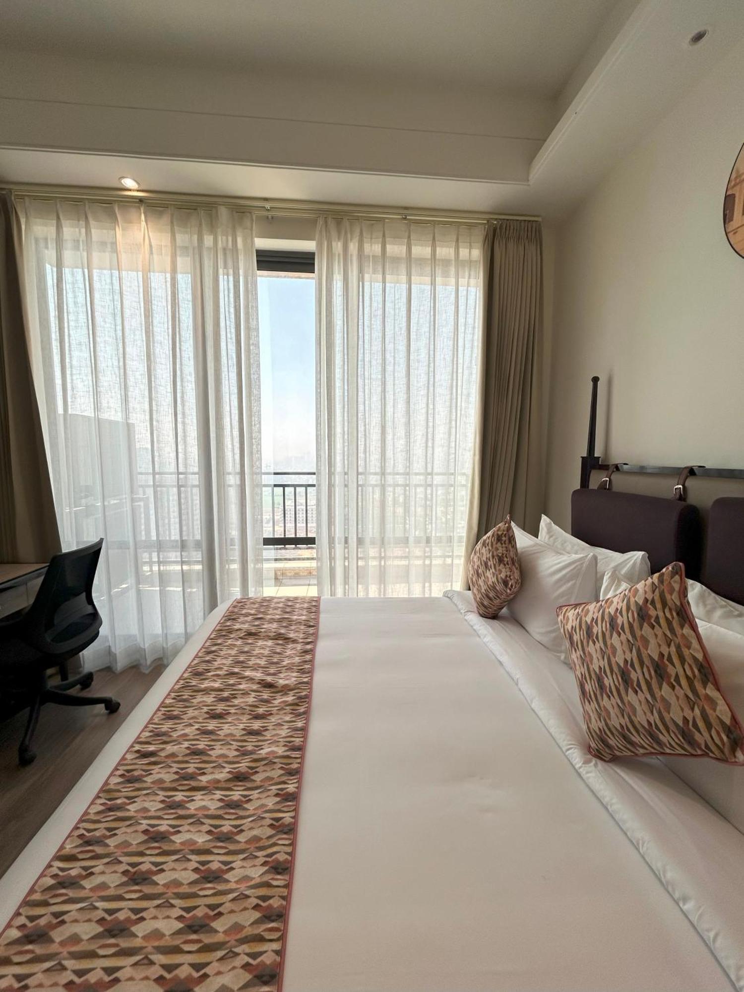 Rhythm Gurugram Hotel & Suites, Sohna Road Gurgaon Extérieur photo