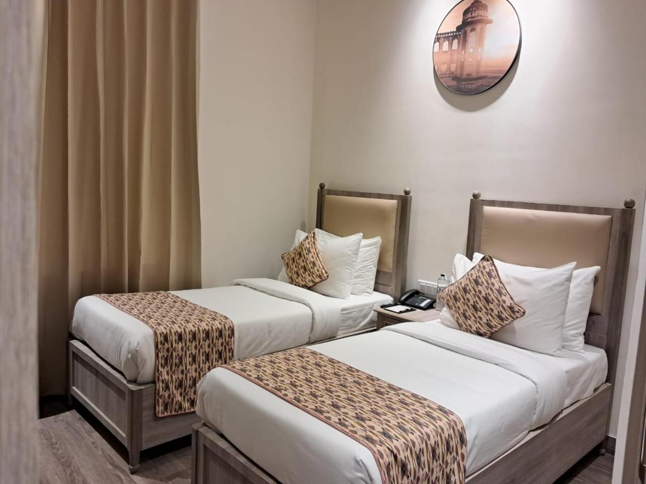 Rhythm Gurugram Hotel & Suites, Sohna Road Gurgaon Extérieur photo